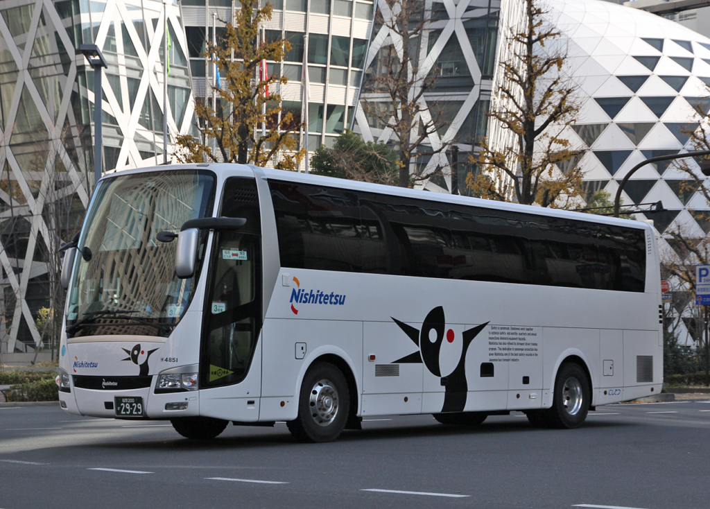 西鉄「はかた号」 4851 東京新宿にて