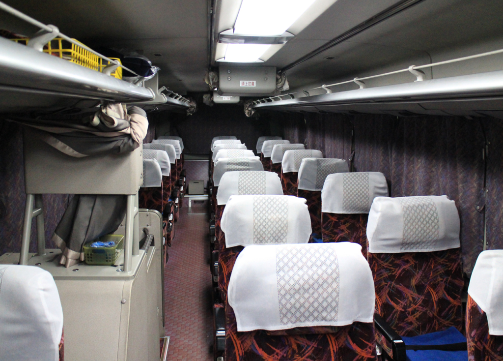 西日本鉄道「桜島号」夜行便 4403 車内