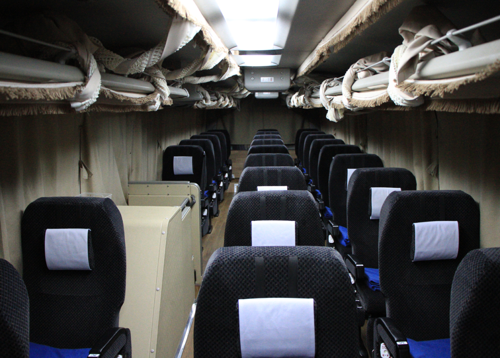 西鉄「どんたく号」 4851 車内