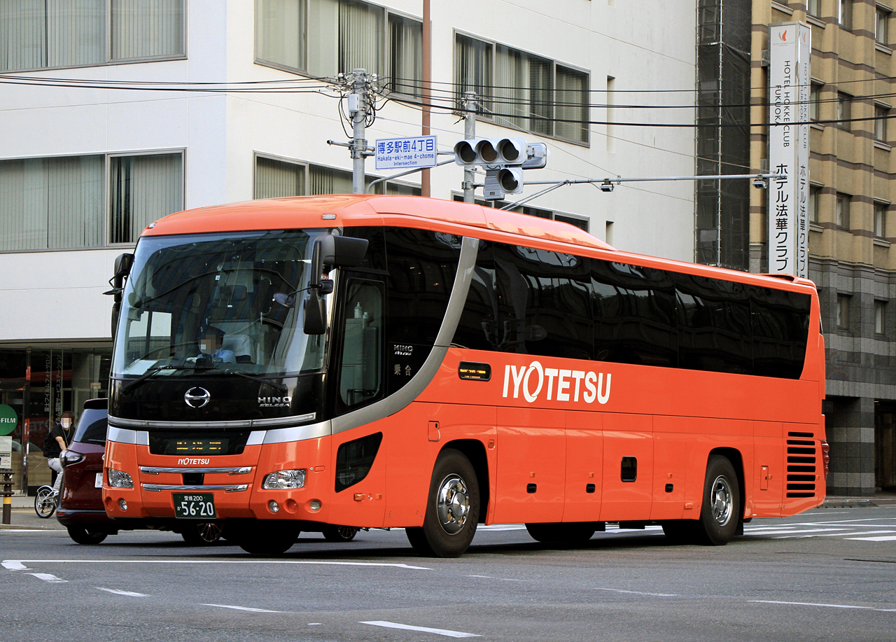 伊予鉄バス「道後エクスプレスふくおか号」　5620_01